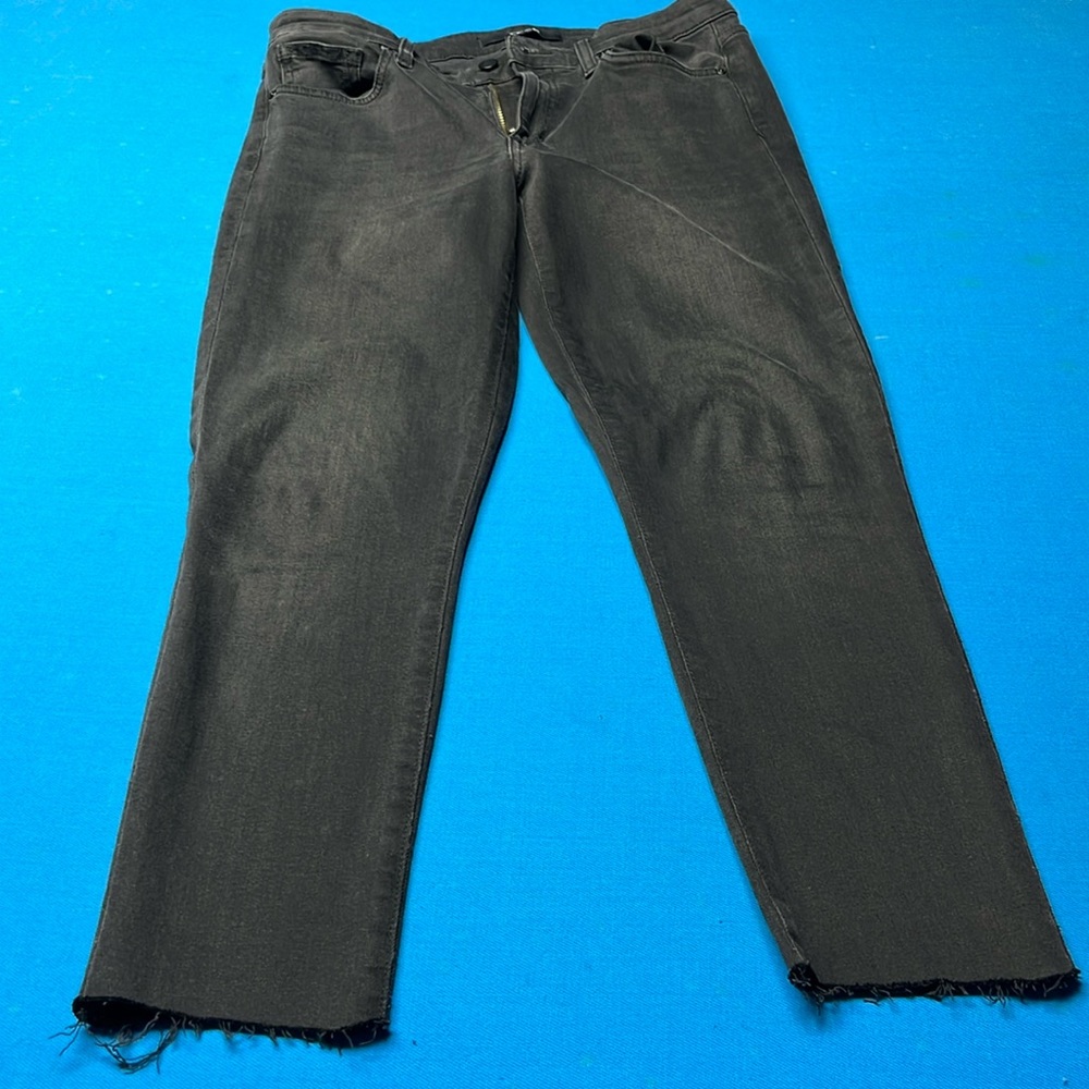 Joe’s skinny crop black capri. Never worn